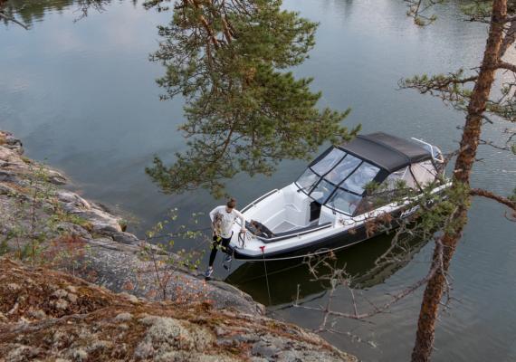 Husky R8 Alumiinivene Salomarine